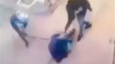 الداخلية تكشف حقيقة فيديو اعتداء عاملين على شخص عاتبهما لمعاكسة ابنته بالبحيرة