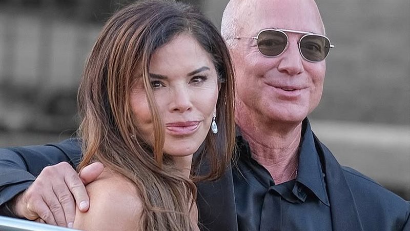 جيف بيزوس وزوجته