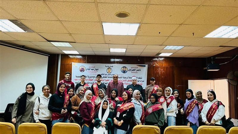 طلبة كلية تجارة بنها