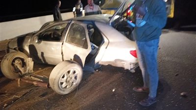 إصابة 4 أشخاص في حادث انقلاب سيارة ملاكي بعد كوبري الوردة البيضاء بالسويس 