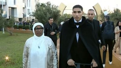 جوائز الكاف.. أشرف حكيمي يصل حفل الأفضل 2025 على دراجة