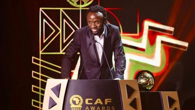 فيستون ماييلي: فخور بتتويجي بجائزة أفضل لاعب بإفريقيا.. والشيبي لاعب استثنائي 