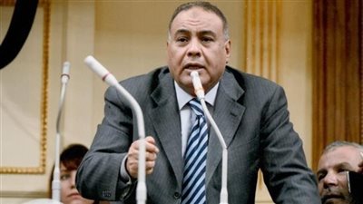 بين الاستقالة من 