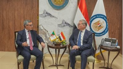 وزير البترول يبحث مع سفير الجزائر تعزيز التعاون في البترول والغاز