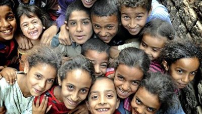 في اليوم العالمي لحقوق الطفل.. خبير يحذر: السوشيال ميديا تهدد مستقبل الأطفال