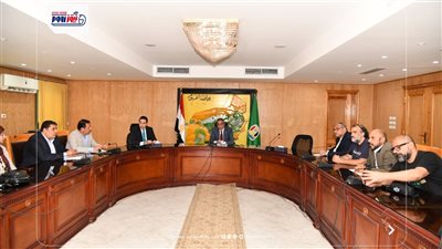 محافظ الفيوم يناقش الاستعدادات النهائية لمهرجاني 