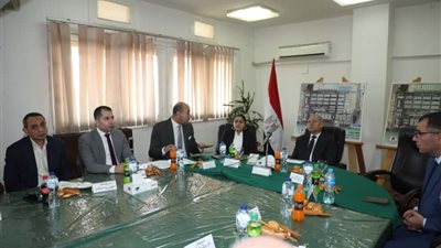 محافظ القاهرة يجتمع بمجلس إدارة سوق العبور لمتابعة خطة التطوير