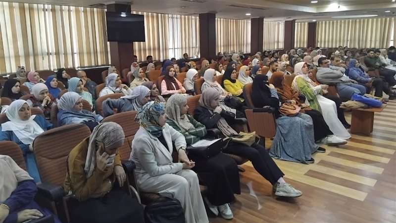 جانب من الندوة