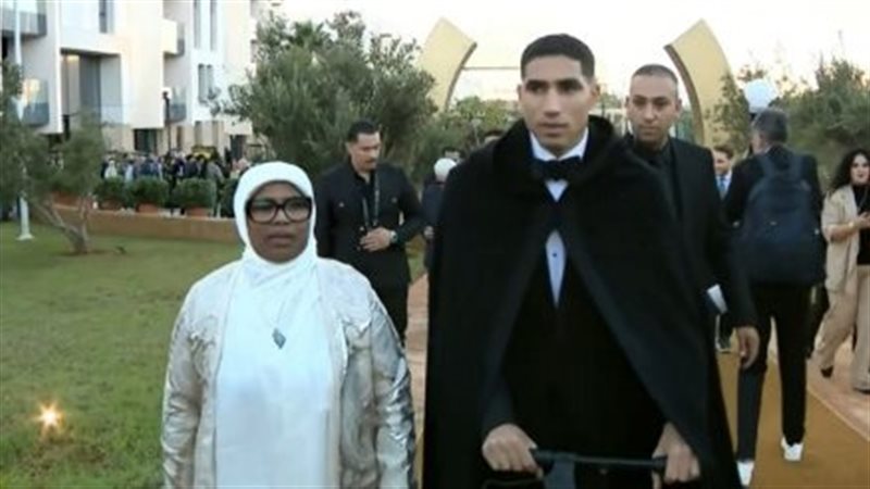 لحظة وصول أشرف حكيمي