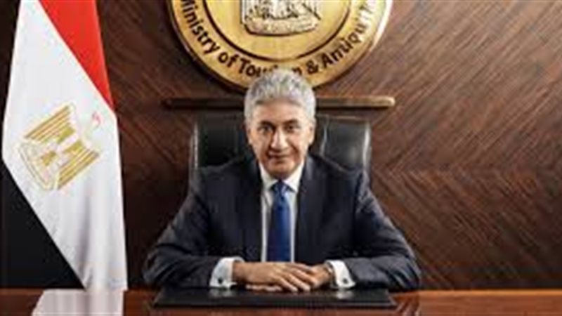  وزير السياحة والآثار