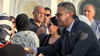 بالصور.. جنازة مهيبة لتشييع جثمان والدة وزير التموين لمثواها الأخير 