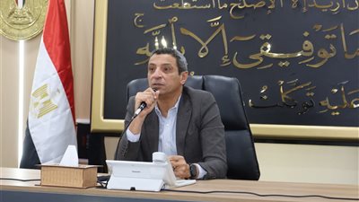 محافظ السويس يلتقي القيادات التنفيذية لبحث عدد من الملفات التي تمس المواطنين