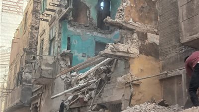 انقذتهم العناية الإلهية.. انهيار عقار مأهول بالسكان في الإسكندرية 