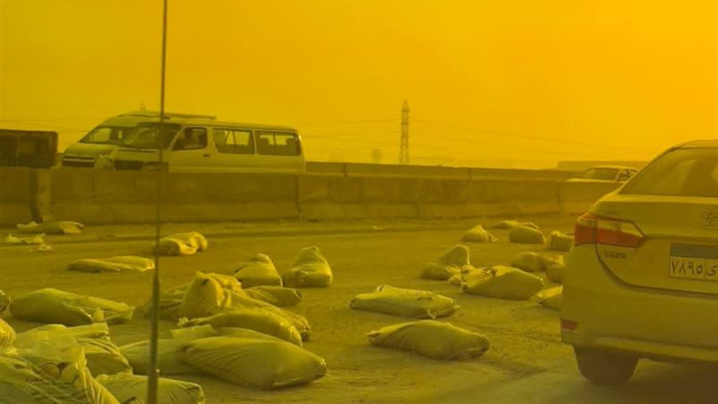 إنقلاب سيارة محملة