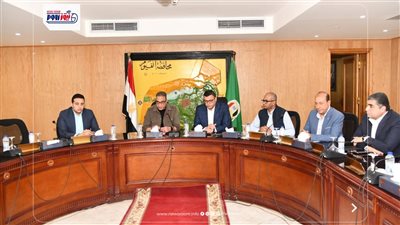 وزير الإسكان ومحافظ الفيوم يتابعان الموقف التنفيذي لمشروعات 