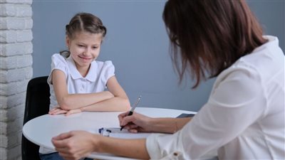 خبير نفسي يوضح أسس الأمان النفسي للأطفال ودور الحوار في التربية 