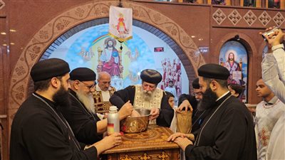الأنبا إيلاريون يطيب رفات مارمينا في كنيسة غيط العنب بالإسكندرية