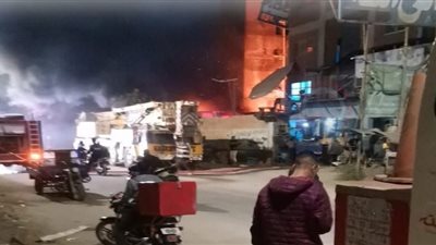 حريق ضخم يندلع في المنطقة C1 الصناعية بالعاشر من رمضان والدفع بسيارات الإطفاء