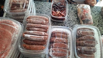 بيطري السويس يضبط مصنعات لحوم وكبدة وأسماك فاسدة في حملة مكبرة بالمحافظة 