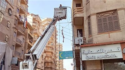 بتوجيهات المحافظ.. متابعة أعمال صيانة ورفع كفاءة شبكات وأعمدة الإنارة بدمنهور