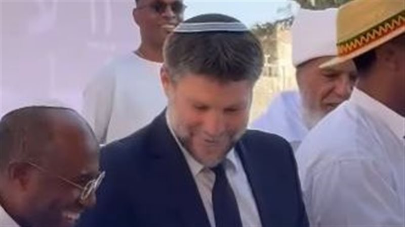 سموتريتش يرقص في