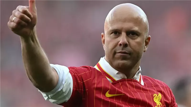 آرني سلوت المدير