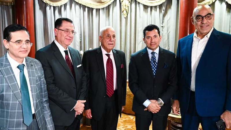 وزير الشباب والرياضة