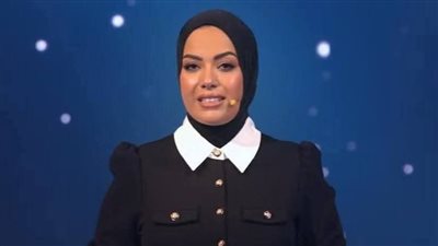 بعد مطالبات الإخوان باستبدالها بـ«رجل».. المصريون يساندون مذيعة «دولة التلاوة»