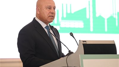 كامل الوزير يستعرض خطة التحرك العاجلة لخفض الانبعاثات الكربونية في الصناعة 