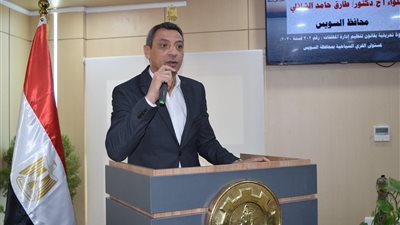 لدعم خطة التنمية المستدامة.. محافظ السويس يستقبل وفد كلية آداب أسيوط