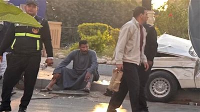 العناية الإلهية تنقذ أسرة من الموت بعد اصطدام سيارة بعمود إنارة بالأقصر 