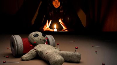 صورة فتاة في مقبرة بالبحيرة تحمل طلاسم سحرية.. والذعر يسيطر على العائلة