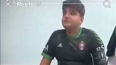 ابتلع صفارة.. فيديو لصبي يصدر أصوات مضحكة يتصدر التريند