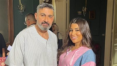 بالبدلة والجلابية ..إطلالات متنوعة لـ ياسر جلال في مسلسل كلهم بيحبوا مودي |صور