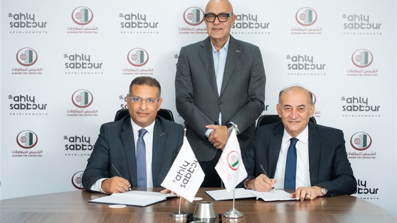 الأهلي صبور يوقع