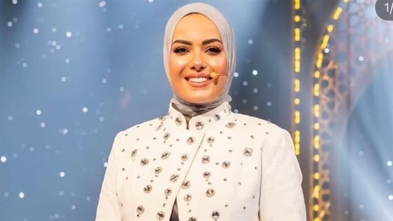 المذيعة آية عبد الرجمن