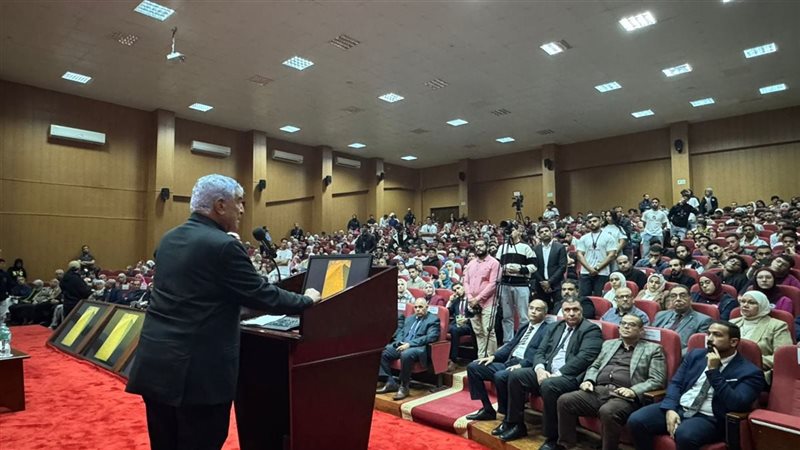 جانب من الندوة 