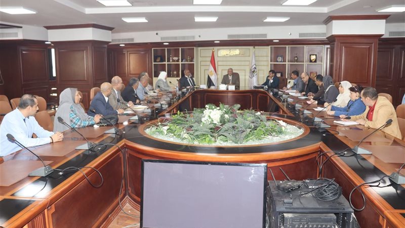 اللواء حازم عزت السكرتير