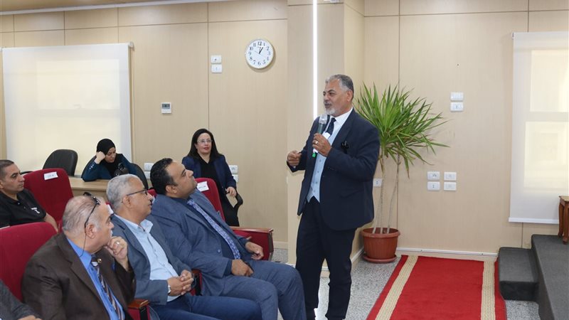 جانب من الندوة