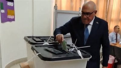 رئيس الهيئة العربية للتصنيع يُدلي بصوته في انتخابات مجلس النواب 2025