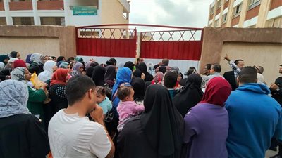 إقبال كثيف للناخبين أمام مدرسة القطامية الإبتدائية للتصويت في انتخابات النواب