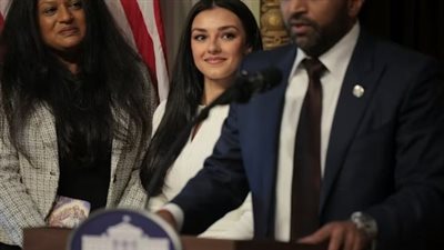 مدیر FBI يعين فريقا من مكتب التحقيقات الفيدرالي لحماية حبيبته