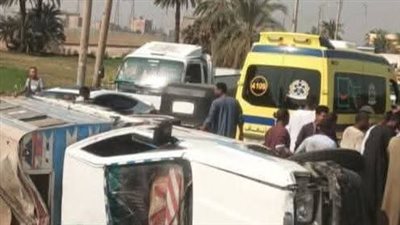 إصابة 5 أشخاص في حادث انقلاب سيارة كبود على كوبري الخزان بإسنا