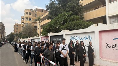 إقبال جماهيري كبير على مدرسة رشيد الابتدائية رغم حرارة الجو