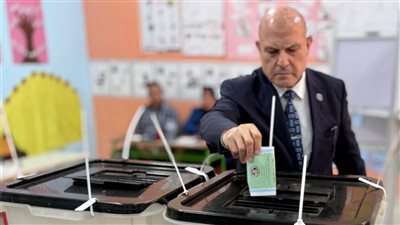 رئيس هيئة النيابة الإدارية يُدلي بصوته في انتخابات مجلس النواب2025