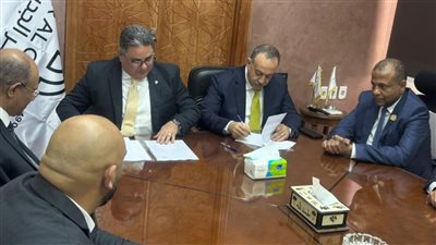 محافظ أسيوط يوقع بروتوكول تعاون مع 