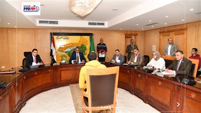 «الأنصاري» يوجه بتوفير مشروعات تنموية وفرص عمل وتراخيص أكشاك للأولى بالرعاية