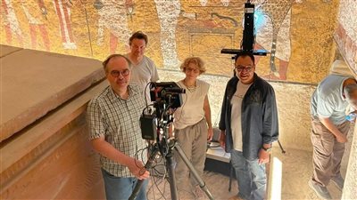 تقنيات رقمية تكشف أسرار الفراعنة.. بعثة مصرية–فرنسية توثق مقابر وادي الملوك