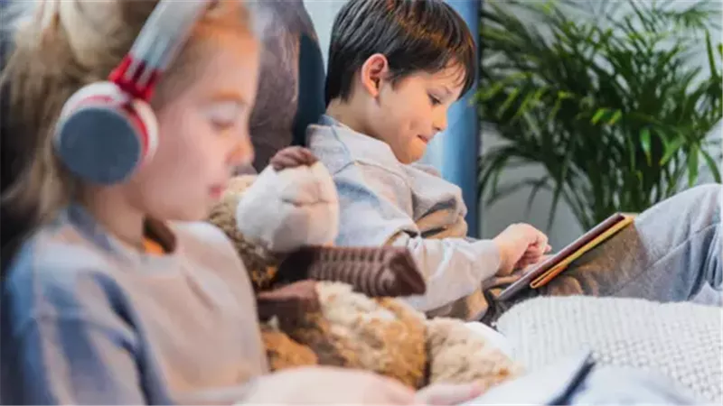 حظر وسائل التواصل