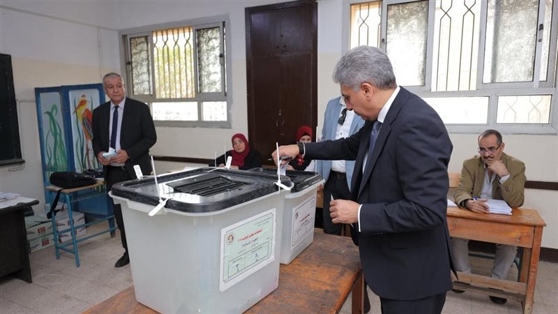 وزير السياحة والآثار